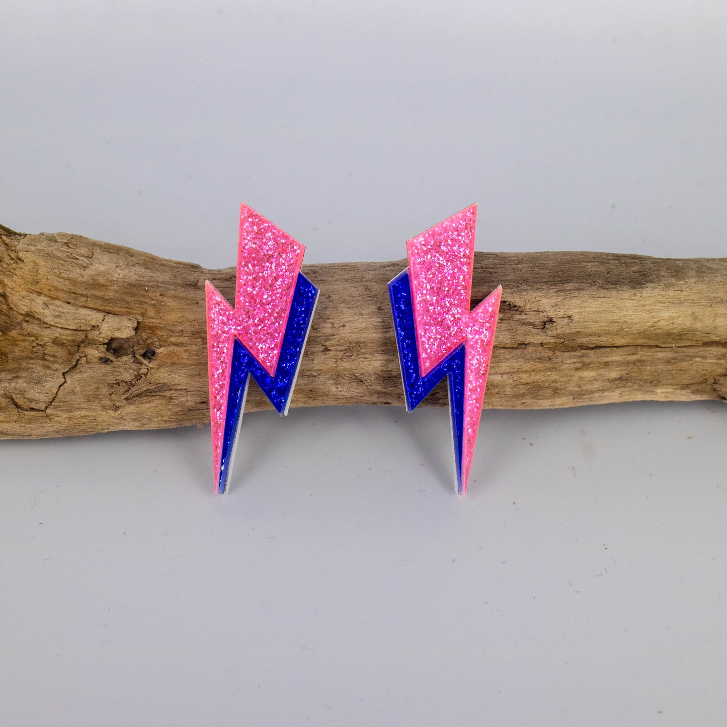 Aros Rayo Glitter Fucsia – Toque Azulino con Energía Pop