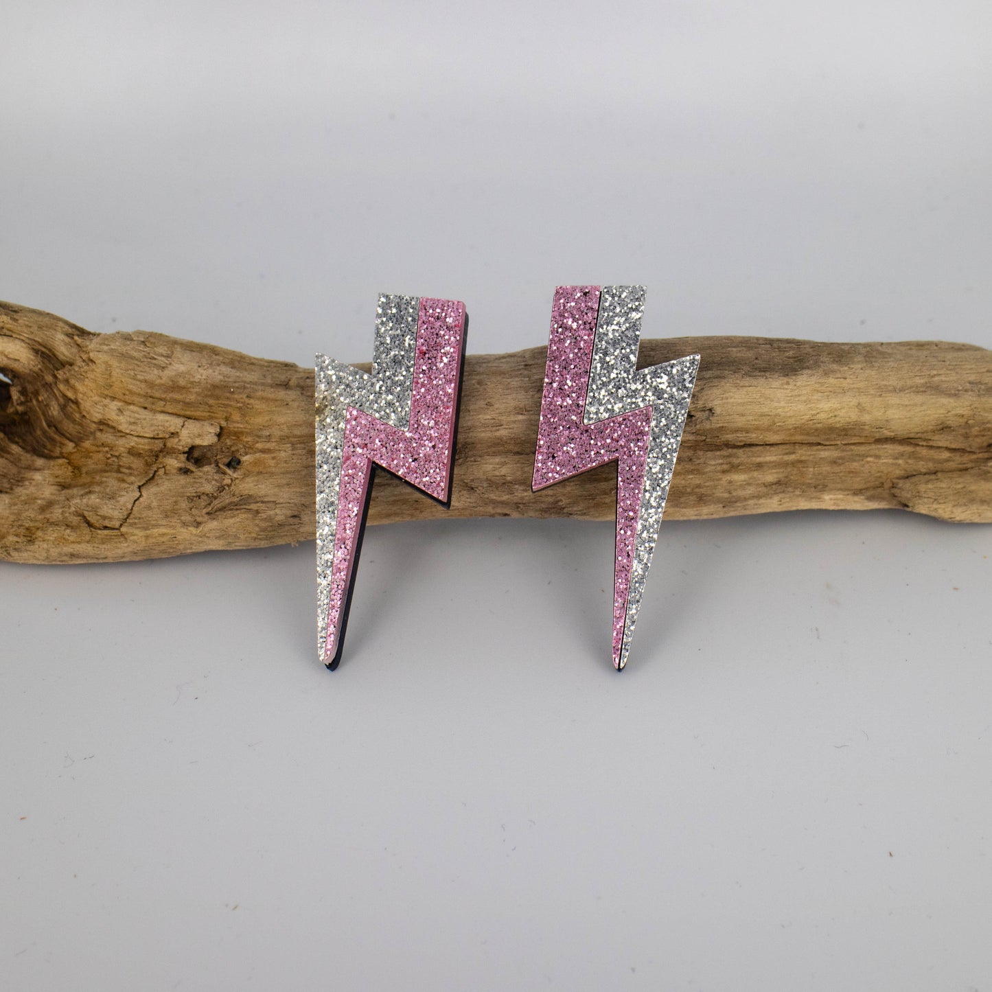 Aros Rayo Glitter Rosa – Toque Eléctrico con Brillo y Actitud