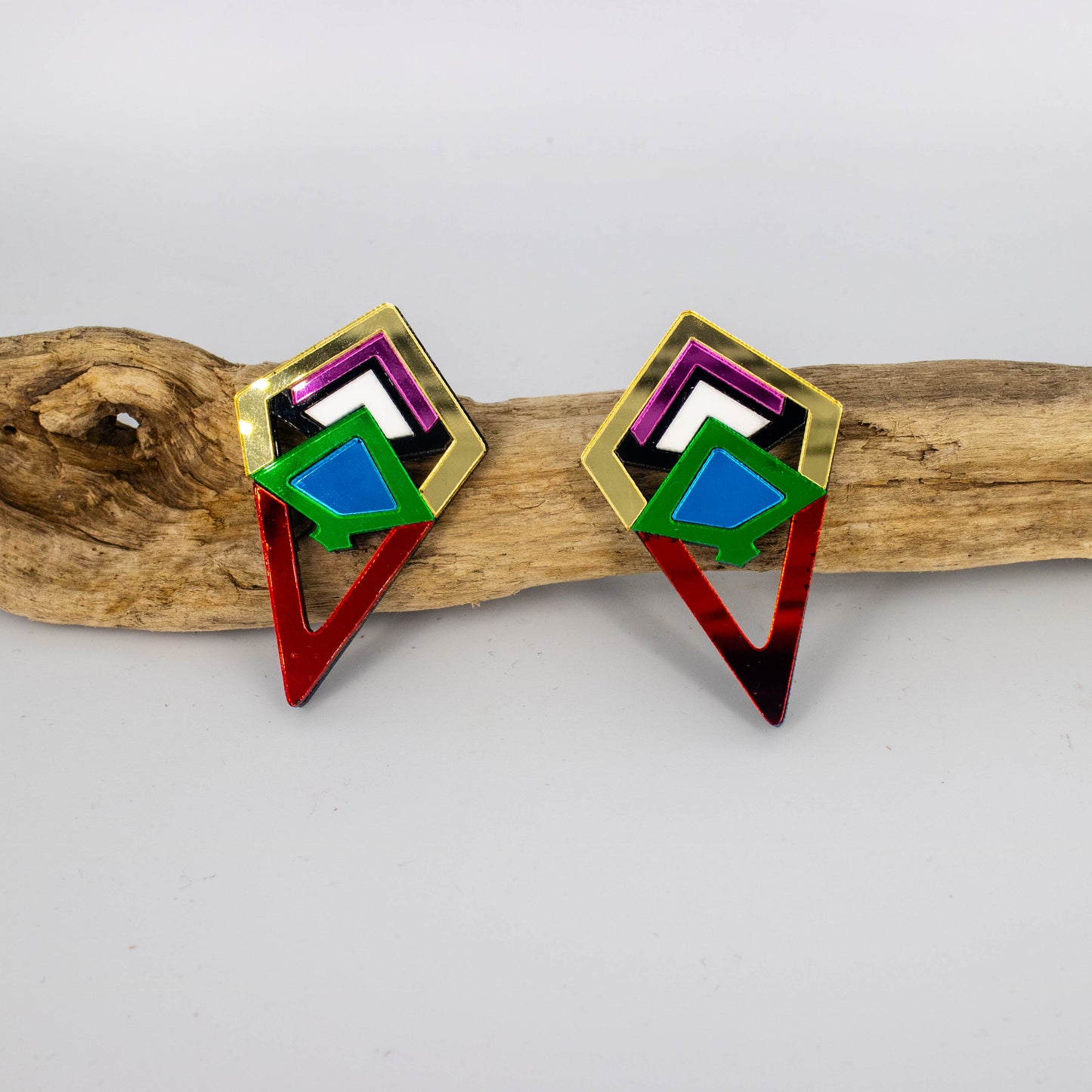 Aros Prisma Geométricos – Acrílico Multicolor con Estilo Único