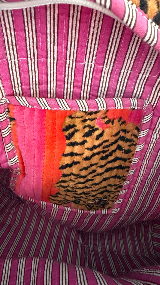 Tote Tigre Fucsia/Rojo Velvet con Cierre | Mindú