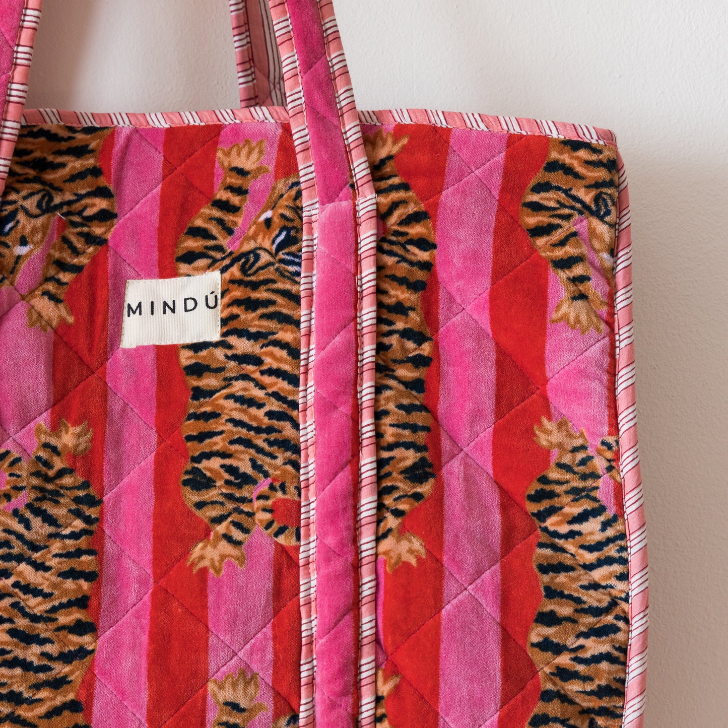 TOTE TIGRE ROSA/ROJO VELVET