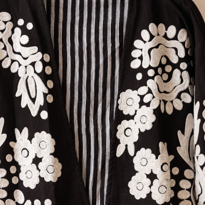 CHAQUETA TANGI BORDADA b/n