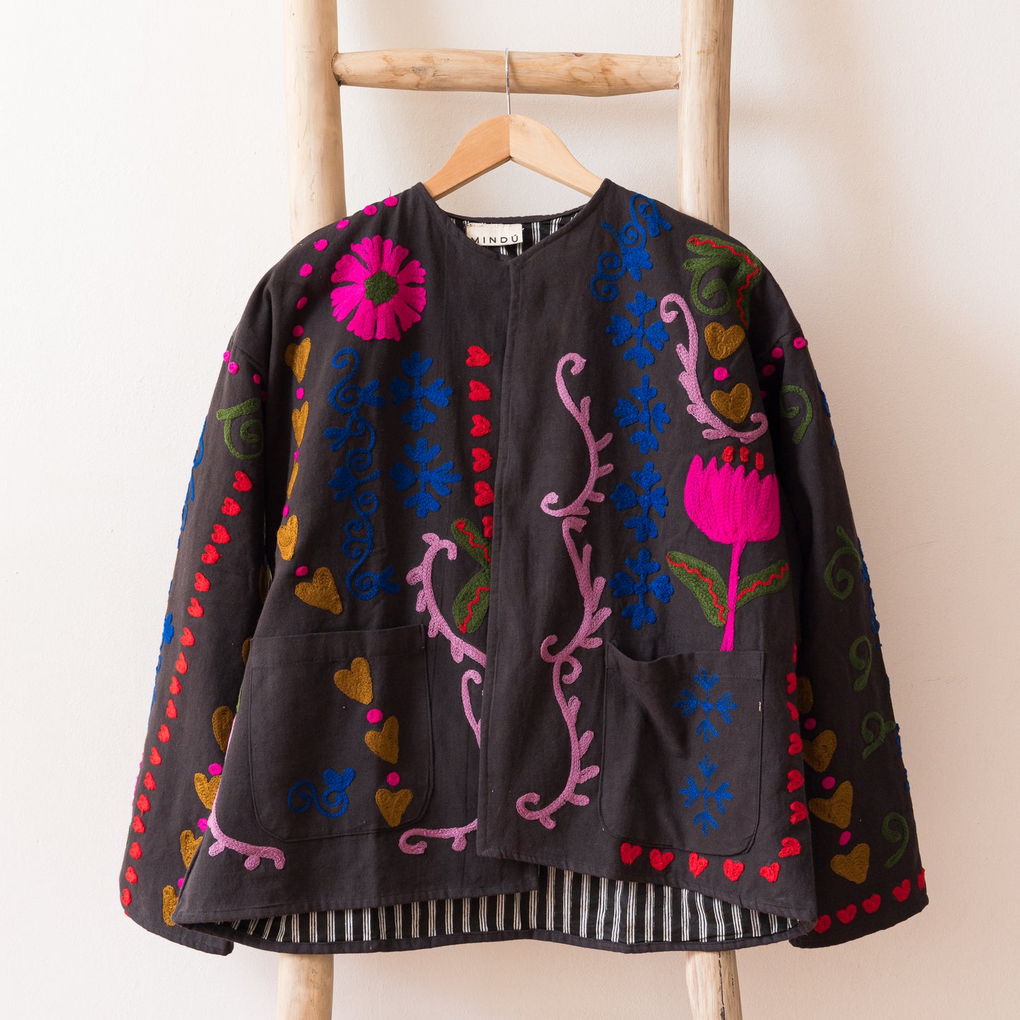 CHAQUETA TANGI BORDADA NEGRA