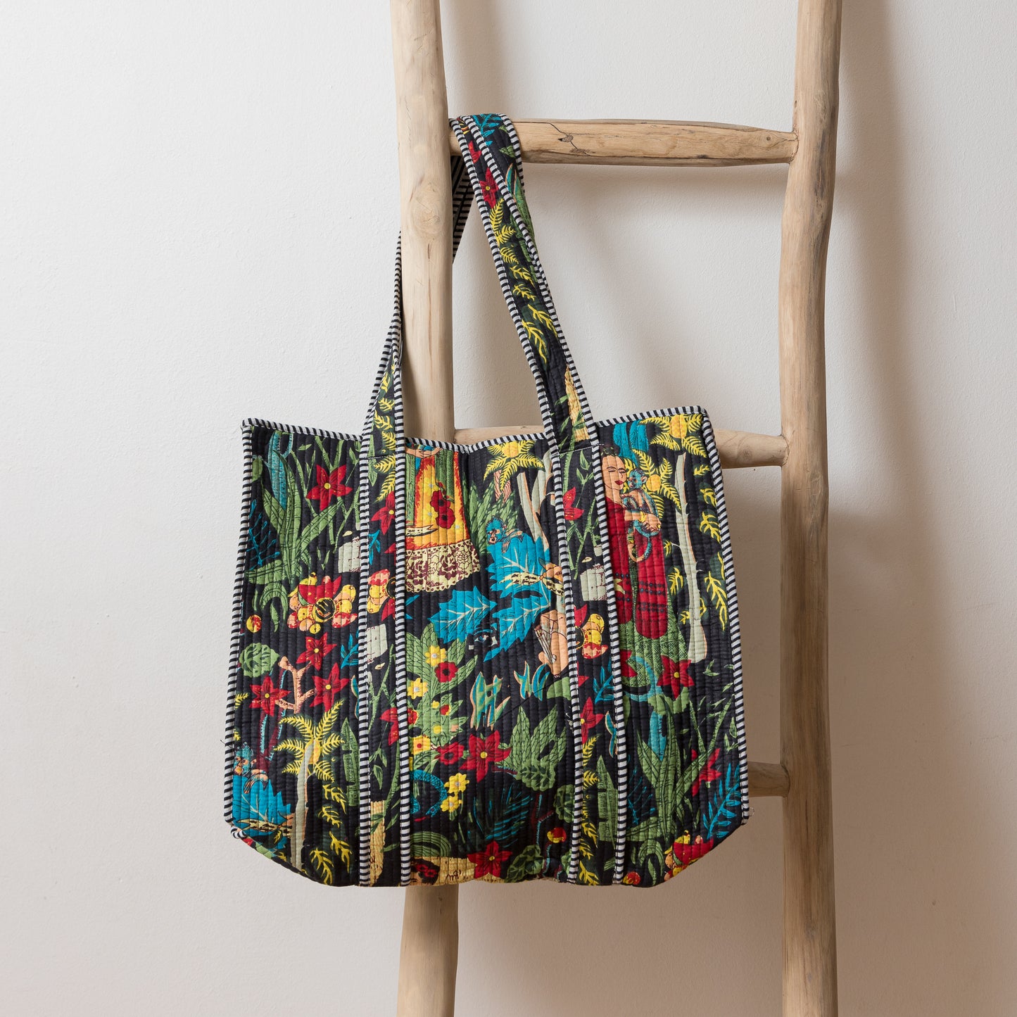 TOTE  FRIDA NEGRO CON CIERRE