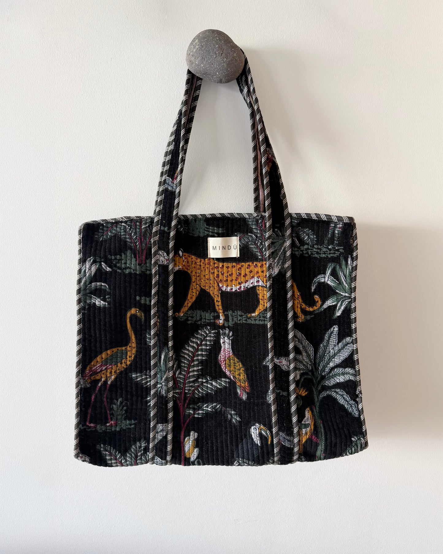 Tote Selva Negro Velvet con Cierre | Mindú