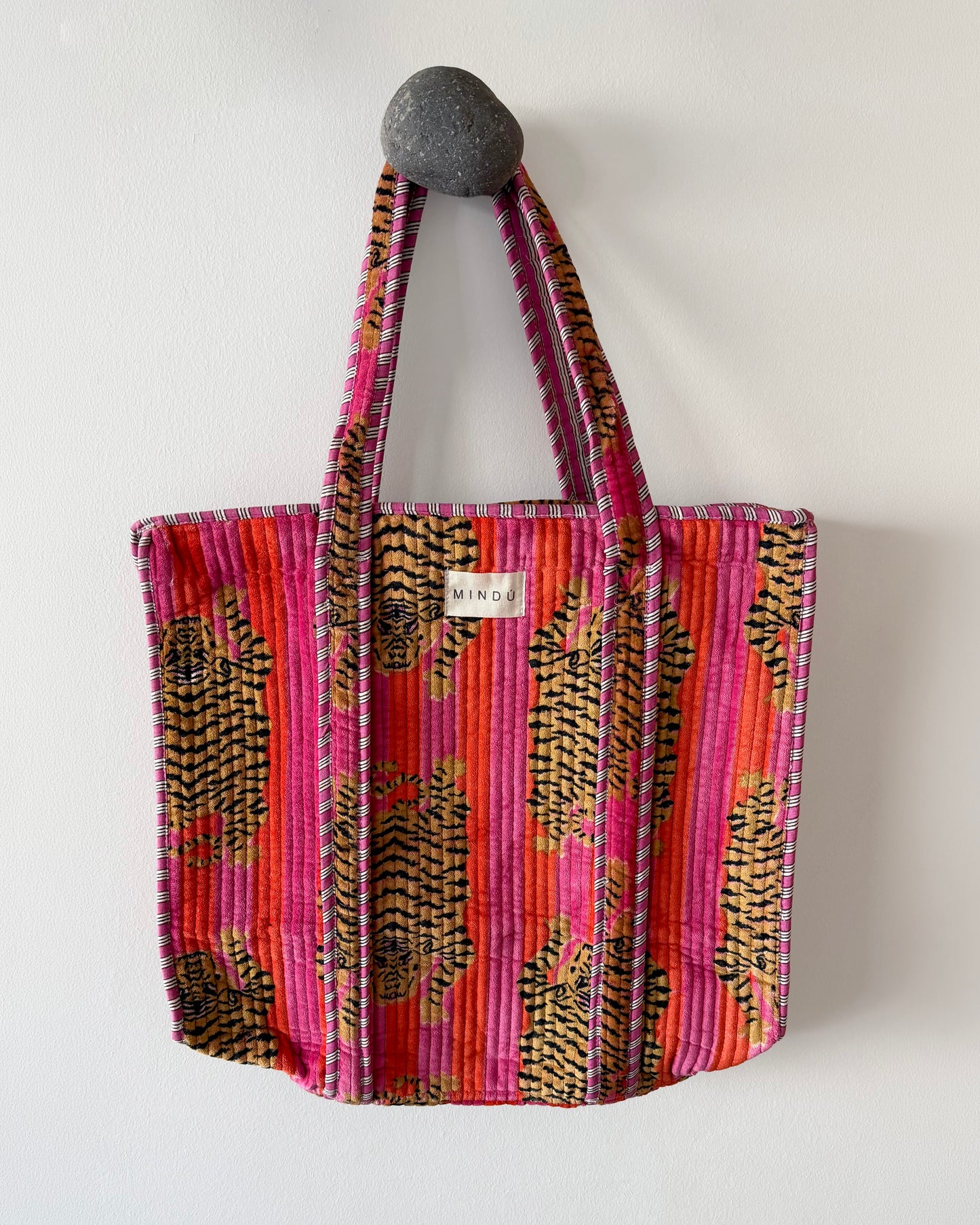 Tote Tigre Fucsia/Rojo Velvet con Cierre | Mindú